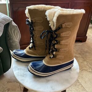 Sporto Women's Tan and Navy Winter Boots